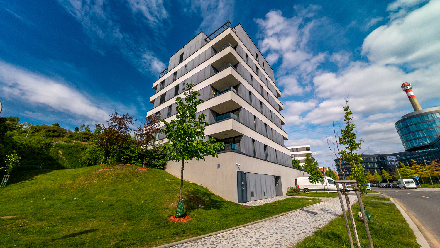Pronájem moderního bytu 3+kk, 81m2, parkovaní, Praha 5