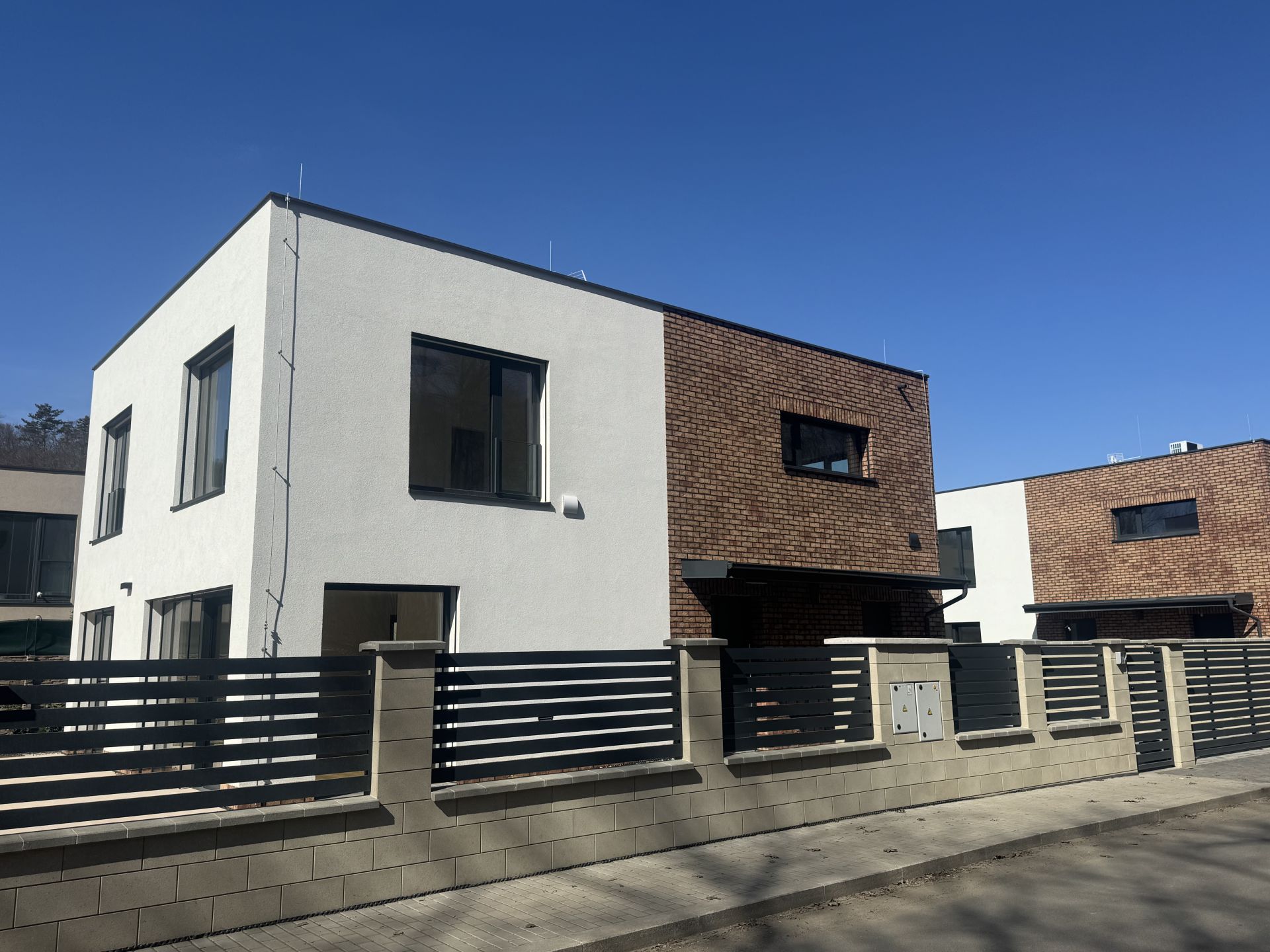 Pronájem novostavby RD 4+1, Praha 9